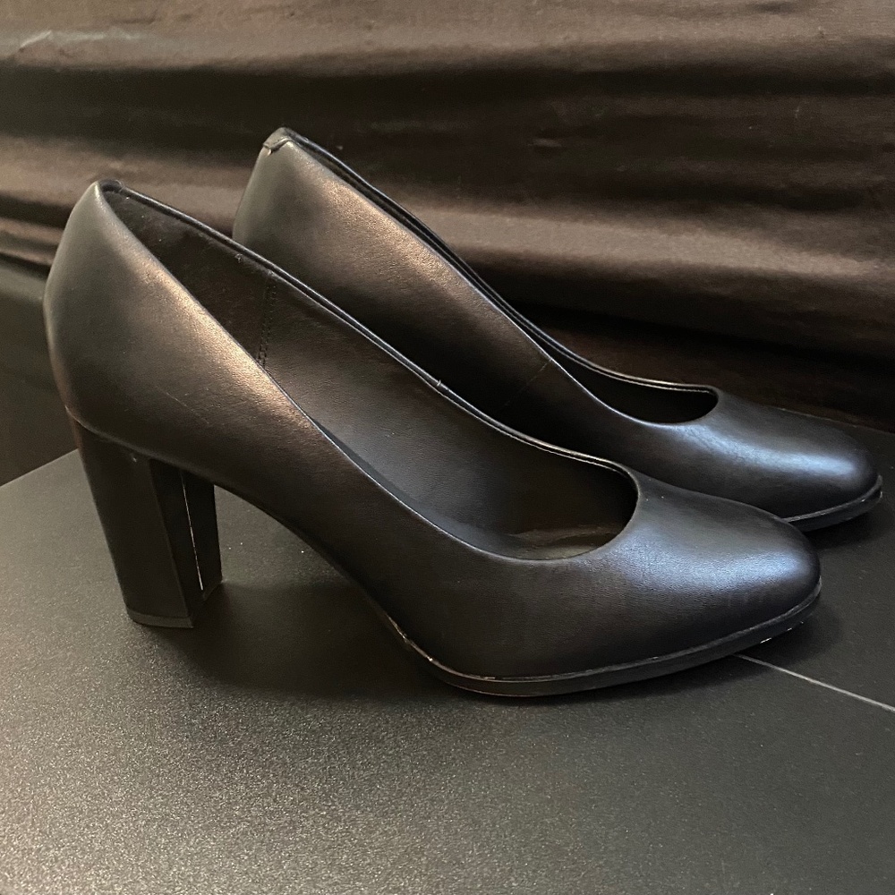Clarks Women's Black Kaylin Cara Pump SIZE 10